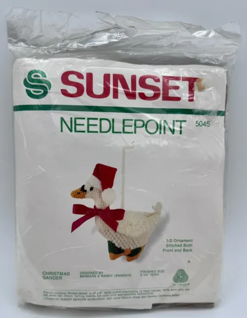 Sunset Needlepoint Christmas Gander 3D Adorno Pato 5 1/4" Alto