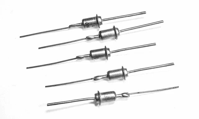 2S156A (2С156А) Zener Diodes 5.6V 32mA 0.3W KD8 Case -- NOS (10 pcs)