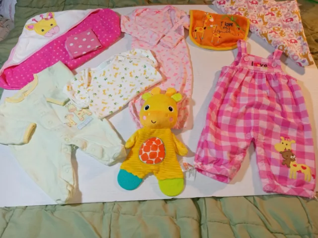 ADORABLE 9PC Lot of NB/0-3 Month Baby Girl clothes,Toy, and bath Items. Giraffe!
