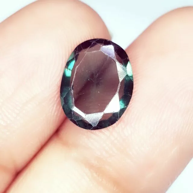 Adorable et rare moldavite naturelle du Brésil - 0,58 carat avec certificat .