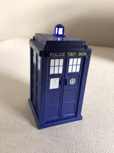 DR Doctor Who 9.5 CM TARDIS Light and Sound Effects Ideal Cake Topper