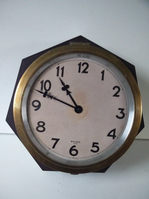 Ancienne Pendule Horloge Bayard Heptagonale  Bakelite Mvt 8 Jours Fonctionne Tbe