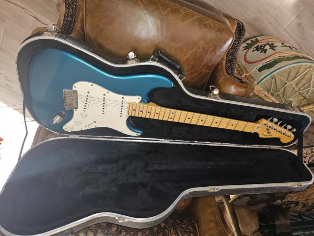 FENDER STRATOCASTER MADE IN USA   EXCELLENT COND  & HARD CASE serial # N9420349