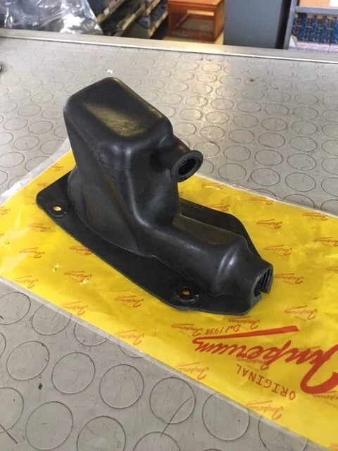 Funda Protectora Inferior Para Palanca De Cambios De Fiat Panda (modelos 750, 900, 1.0, 1100) – Número OE 4440683