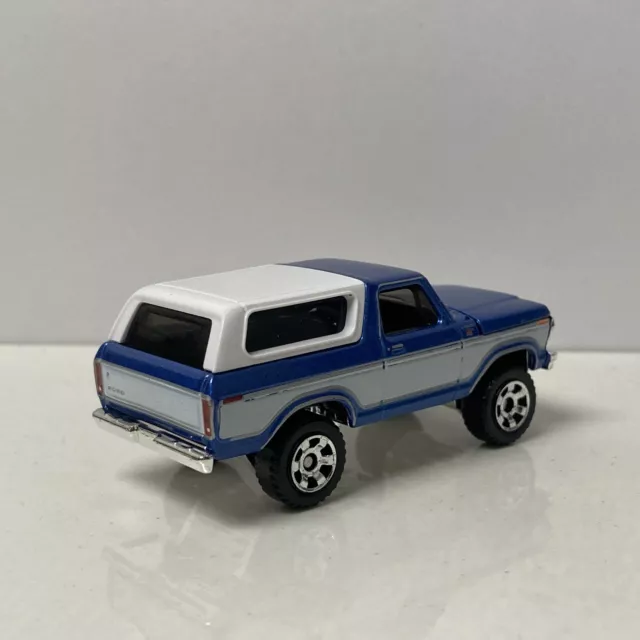 1978 78 Ford Bronco XLT Collectible 1/64 Scale Diecast Diorama Model 2