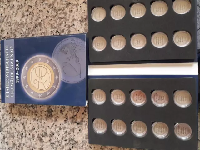 Lindner 2 Euro Sammelalbum  mit Kapseln für  Münzen 10 Jahre Währungsunion 99-09