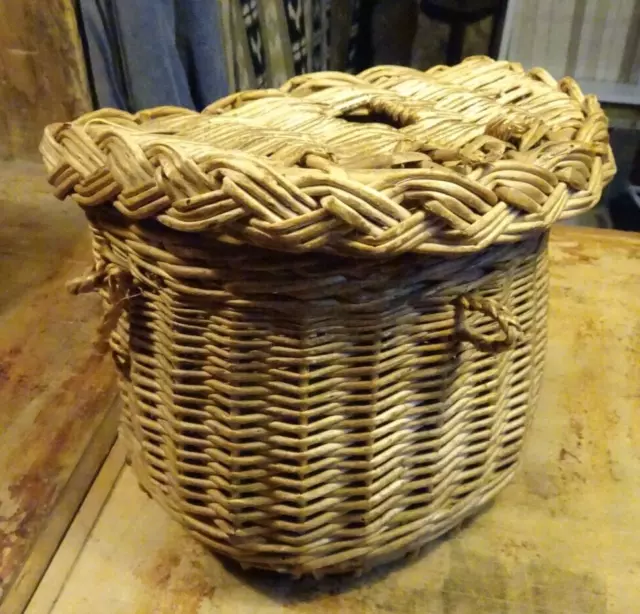 Panier de pêche ancien en osier