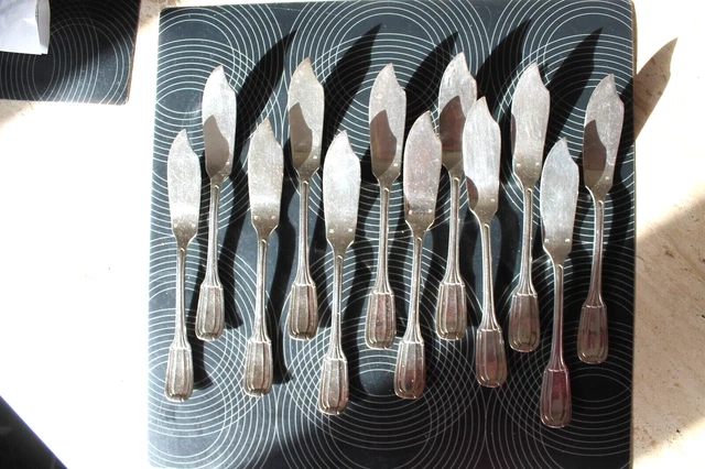 Ensemble de 12 fourchettes à poisson modèle Spatours