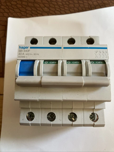 Disjoncteur Schneider Multi9 C60N – 3P, Courbe D, 32A, 10kA, M9F12332