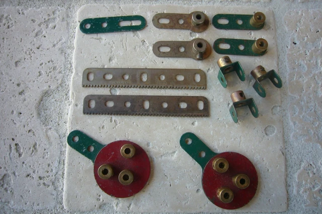 Meccano - Lot N°12 plus de 200 pièces Meccano hors visserie images