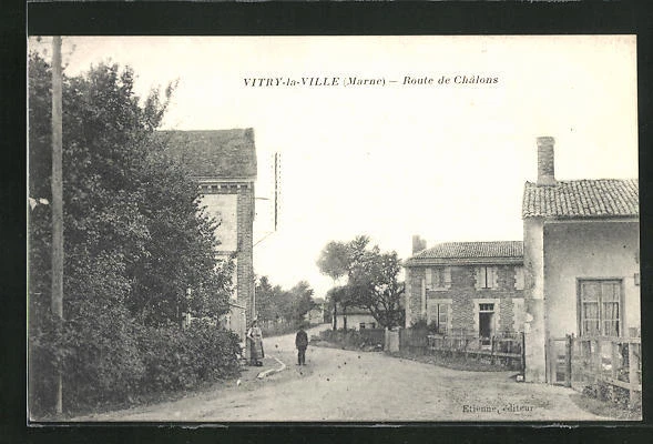 CPA Vitry-la-Ville, Route de Chalons, vue de la rue