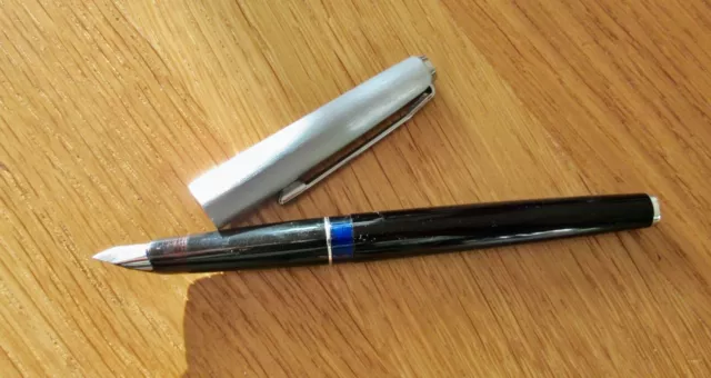 Pelikan Silvexa  Patronenfüller   / 14ct. Feder  585