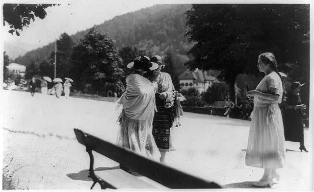 Queen Marie of Romania,Summer,Transylvanaia Peasant Woman,1923,Sinaia