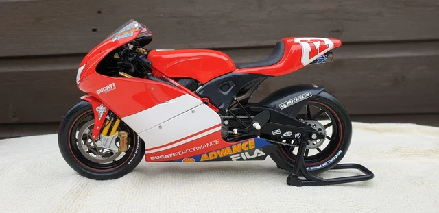 ミニチャンプス　ドゥカティ　デスモセディチ　MotoGP 2004 MINICHAMPS Ducati Desmosedici Neil Hodgson MotoGP 2004
