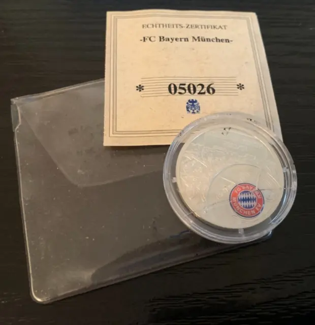 Medaille FC Bayern München, Deutscher Meister 2000/2001, versilbert (B)