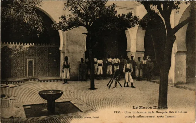 CPA AK FEZ - Cour Intérieur de la Mosquée Bab el Ghissa MAROC (796371)