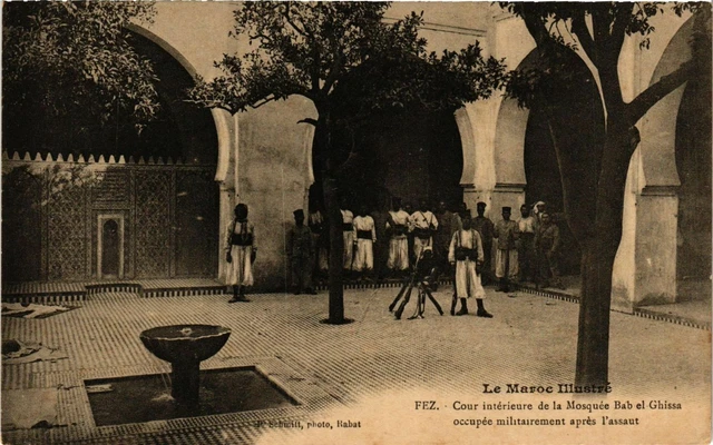 CPA AK FEZ - Cour Intérieur de la Mosquée Bab el Ghissa MAROC (796371)