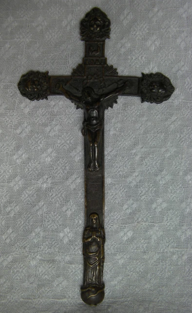 Pendentif Crucifix Ancien En Bronze Et émail Doré - Dimensions 5,5 X 4 Cm - Occasion Bon état