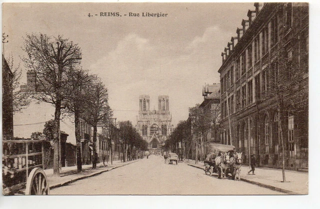 REIMS - Marne - CPA 51 - Les rues - un attelage Rue Libergier