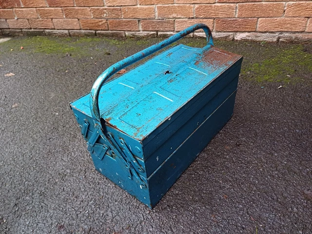 VINTAGE METAL Tool Box Lockable Cantilever England British £24.99 ...