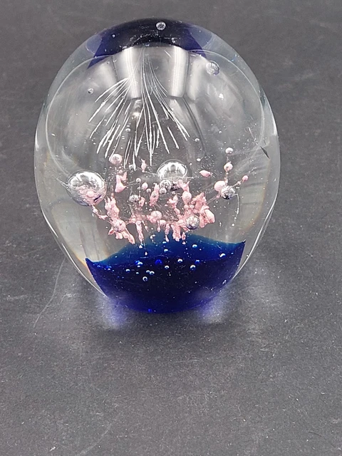 Sulfure en Verre et Presse Papier, Eclosion dorée, Diam 8 cm