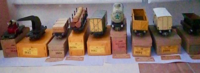 Lot de 3 voitures animaux en bois - N/A - - 31.40