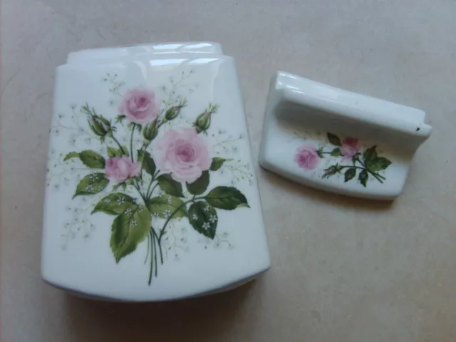 Ancien pot en porcelaine fleuri signé Halga Limoges de 17 cm