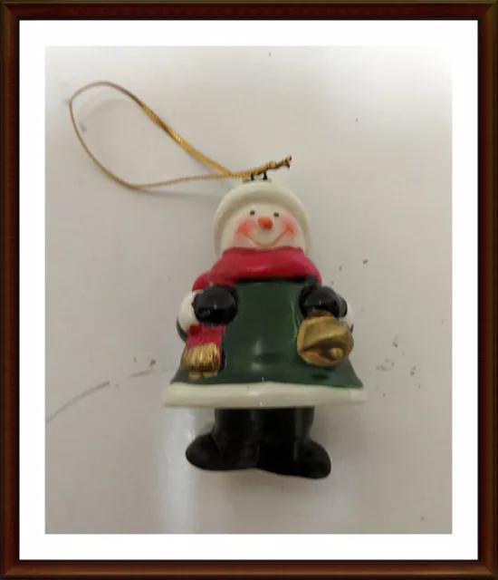 Kleiner Weihnachtsmann aus Porzellan / Keramik mit beweglichen Beinen