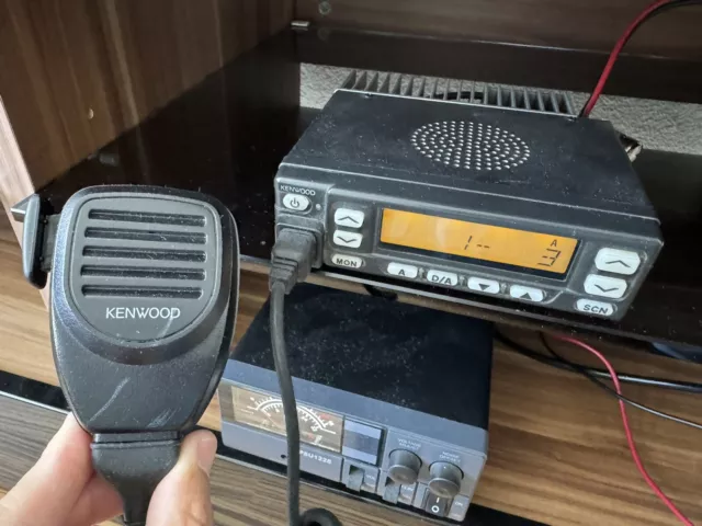 Kenwood TK-760 G-1 VHF Mobilfunkgerät FM Transceiver mit Mikrophon