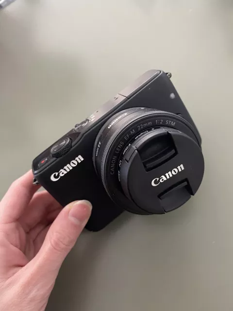 Canon EOS M10 Camera Mirrorless 18.0MP with 22mm Lense inc 8GB Memory Card