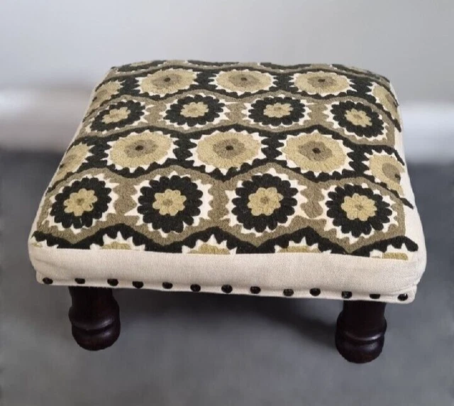 Poggiapiedi a perno Sherborne vintage neutro ricamato poggiapiedi piedi in legno