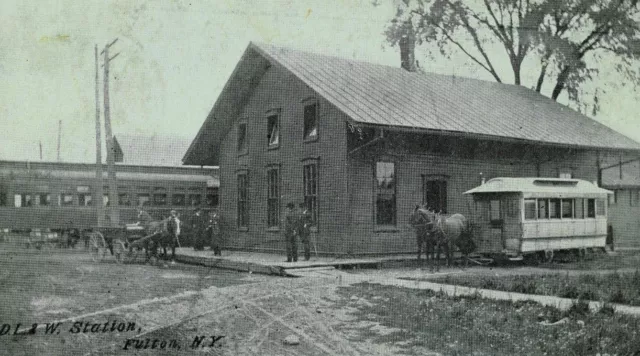 C.1900-07 D.L. & W. Station Horse Trolly Train R.R. , Fulton, NY Postcard F15