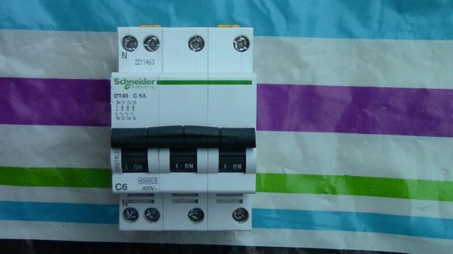 Disjoncteur Schneider DT40N - 3 Phases + Neutre - 10A Courbe C - Référence A9N21405 - 11