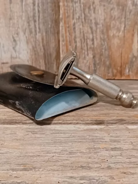 Vintage GILLETTE Travel Screw Together Shaver Kit Includes Original Plastic Cs