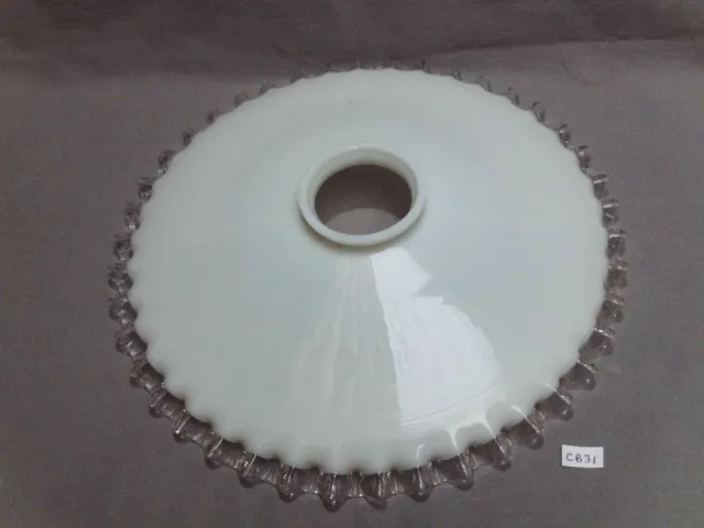 abat jour ancien en opaline blanche, bord plissé, Ø 25 cm à collerette (CB31)
