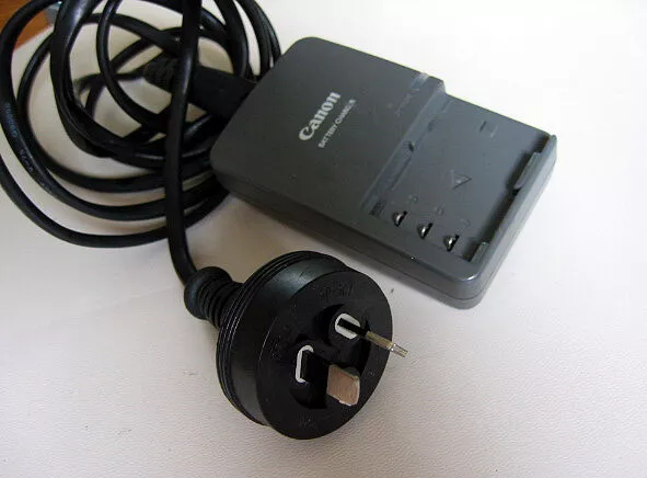Original Canon CB-2LWE 8.4V Camera Battery Charger for NB-2L NB-2LH PowerShot e