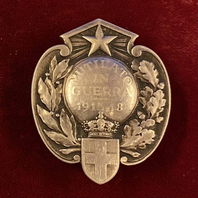 1810 - Distintivo "Mutilato in Guerra 1915 - 1918" - Marcato  Regia Zecca