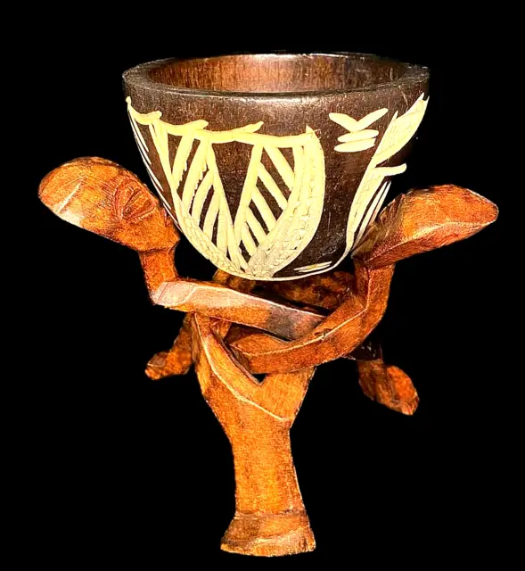 Statue A Ghanaian artisan crafted a stunning bowl from neem wood Statue-6630