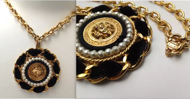 Ancien collier pendentif signé Jacky de G Paris avec un masque méduse