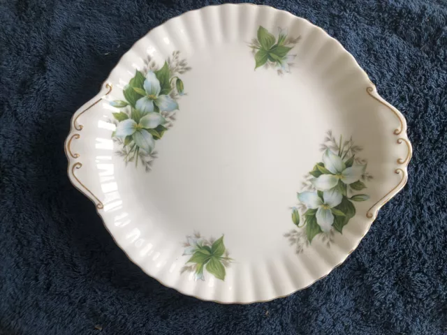 Royal Albert Cake Plate Bone China 9 1/4"  Trillium  Tab Handle Plate Euc 2