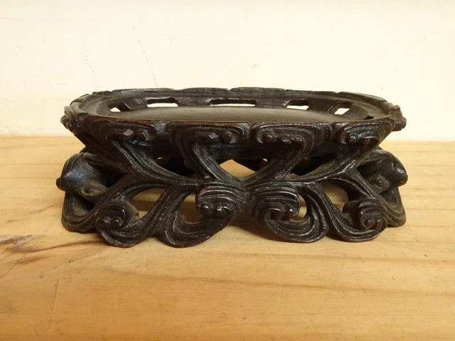 SOCLE ANCIEN EN BOIS SCULPTE.CHINE.Pour vase,statue,porcelaine