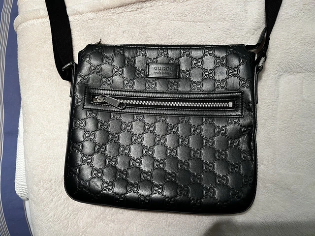 Gucci signature messenger bag deals
