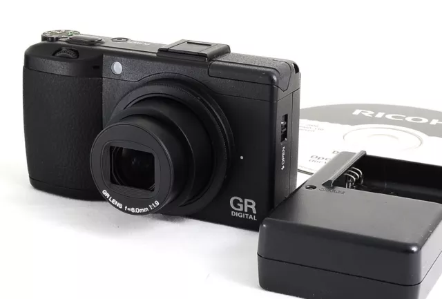 Ricoh GR Digital III [Mint Shutter count : 998]  With CD Battery Charger