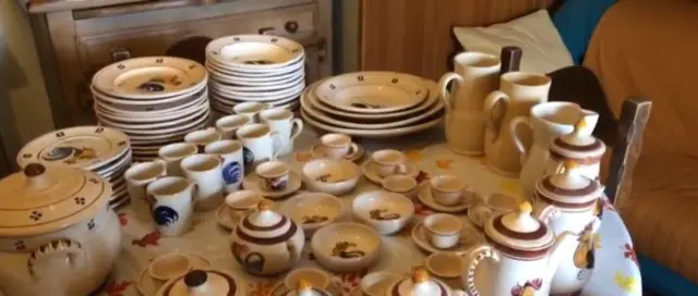 Antico servizio Da Tavola di 80pz in terracotta pugliese anni 50 dipinti a mano