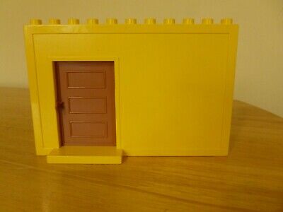 Lego Duplo Wall 1 x 11 x 6 with Sliding Pocket Door 4901c01