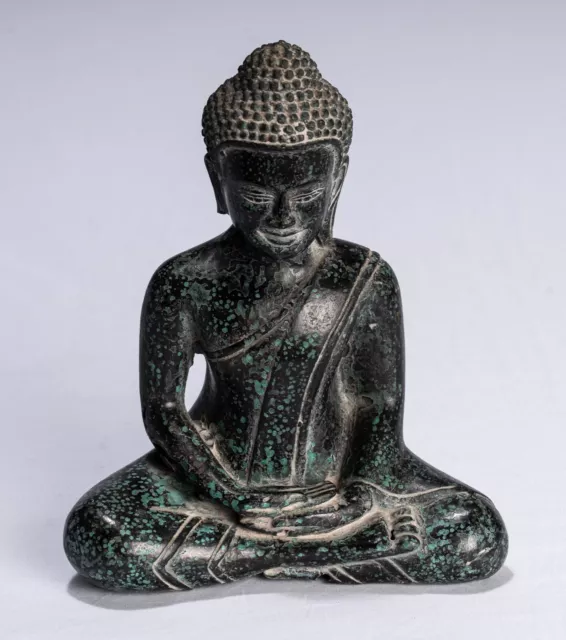 Buddha - antike sitzende Bronze Meditation Buddha Statue im Khmer-Stil - 19 cm/8"