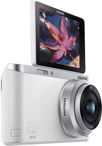 Samsung nx Mini (white)  + 9mm f3,5 prime lens 3