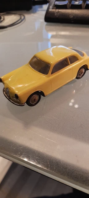 Le coupé Alfa Romeo Giulietta 1300 en miniature de Norev au 1/43e