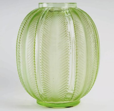 Vase Bagatelle Verre Blanc Patine Vert René Lalique R.Lalique Green Stain Glass 