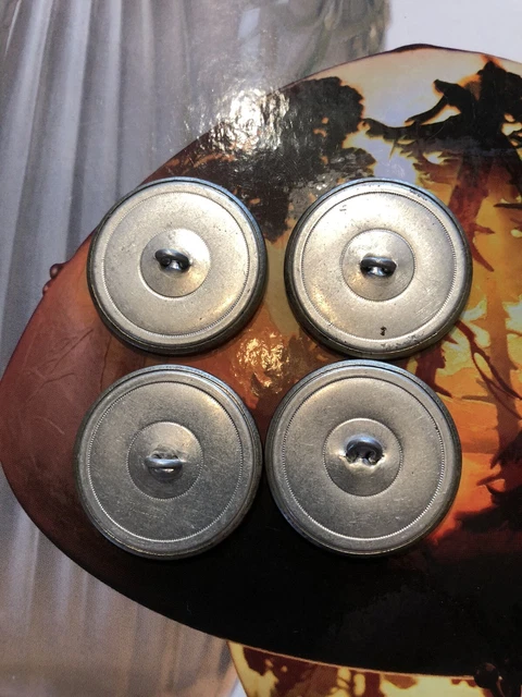 Bouton ancien en métal Portrait masculin. Beaux détails. 31mm 2